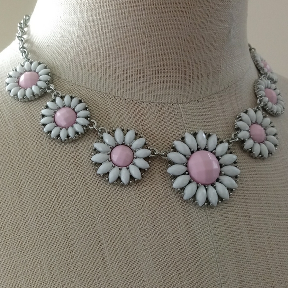 💥 CLOSET CLOSING SALE 💥 Diamond cut pink & white necklace - Picture 2 of 6